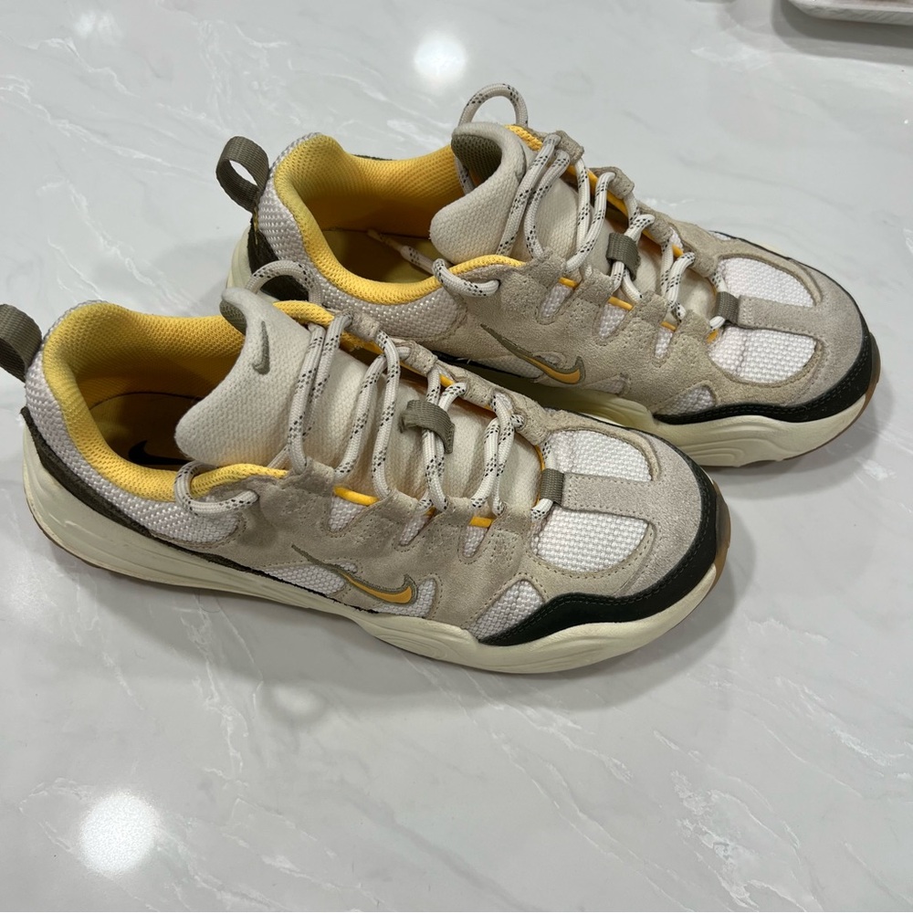 Nike Tech Hera Women’s Sail Olive FJ4743-100 Athletic Tennis Shoes Size 8.5